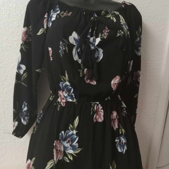 Kendall & Kylie Dresses & Skirts - EUC Kendall & Kylie Floral Dress